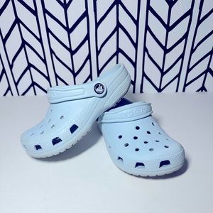 Women’s size 4 men’s size 2 light blue crocs